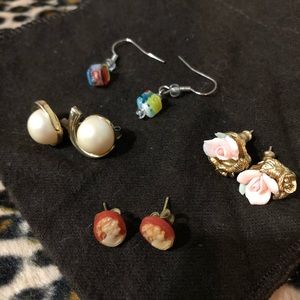 Set of 4 vintage earrings floral gold pearl